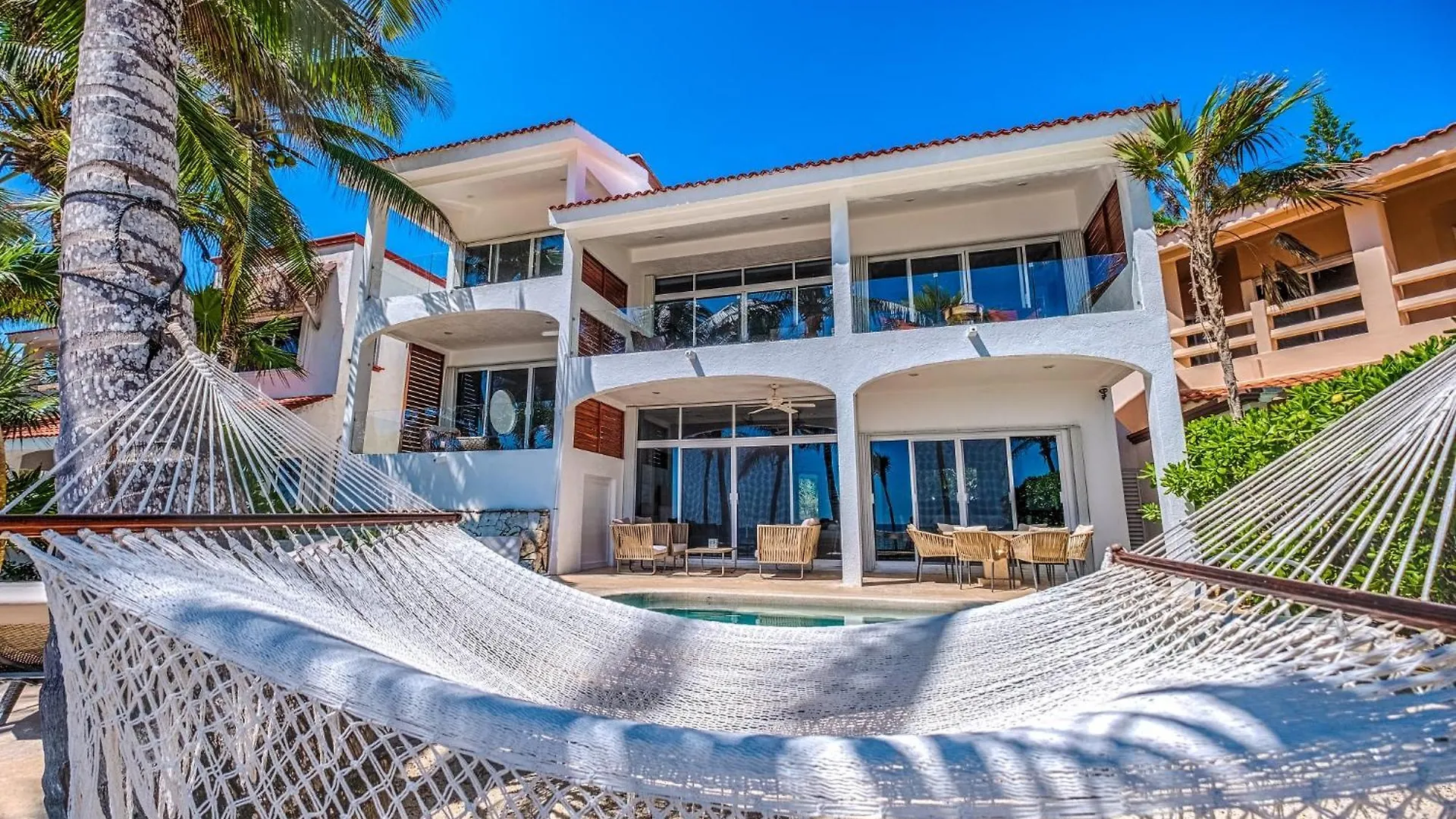 Beachfront With Private Staff In Gated Community Акумаль 0*,  Мексика