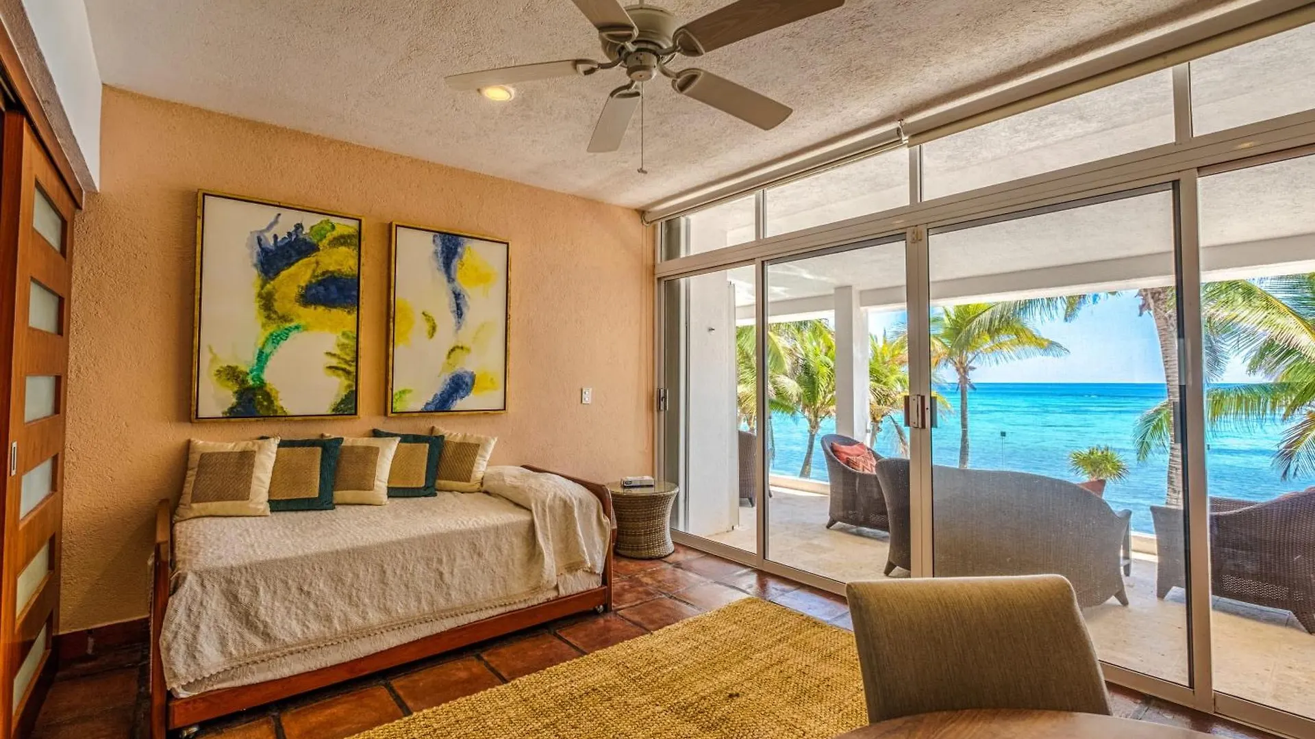Вилла Beachfront With Private Staff In Gated Community Акумаль